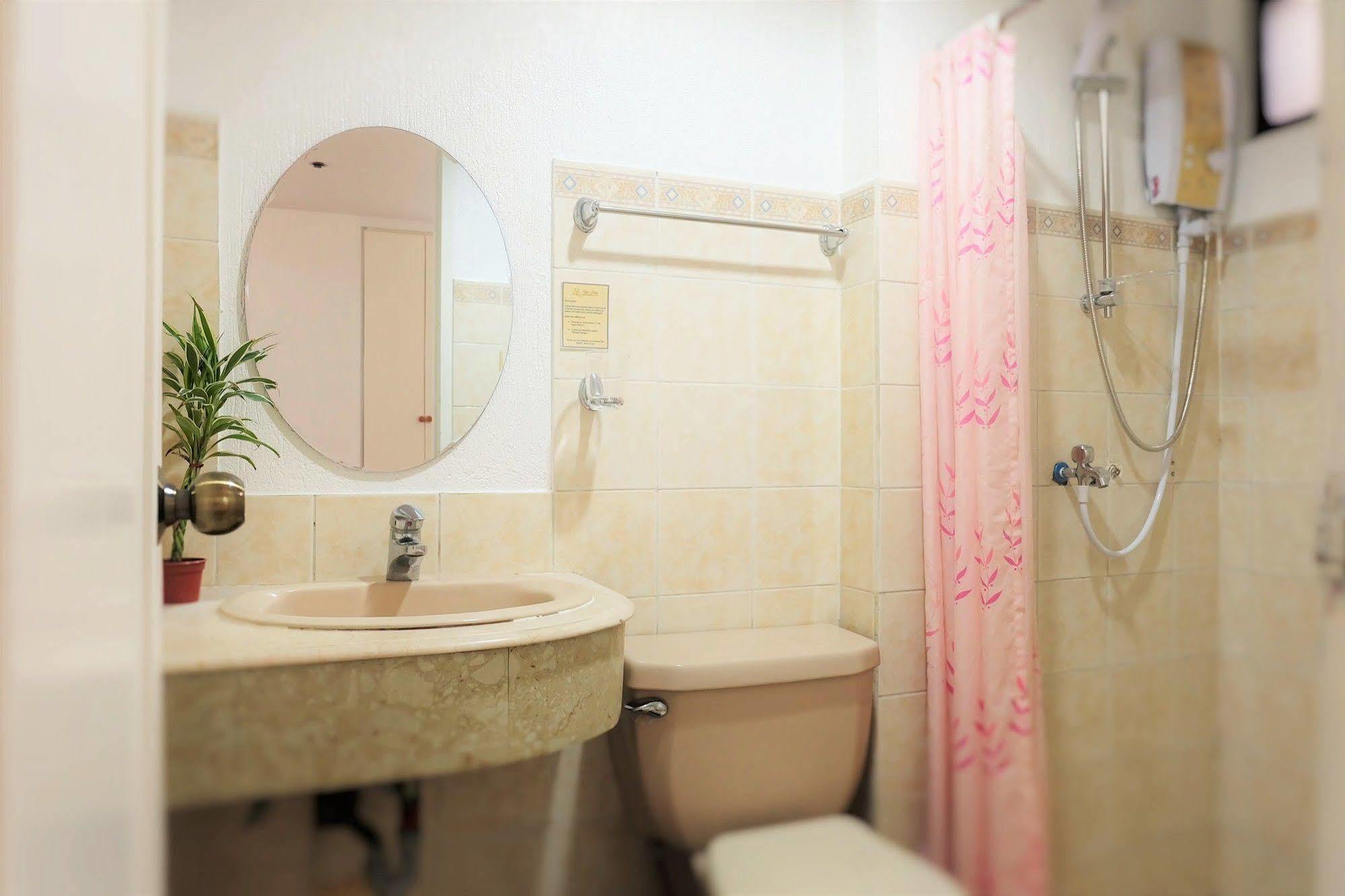 Vive Hotel Makati City Екстериор снимка